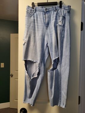 American Eagle Curvy Mom Jeans